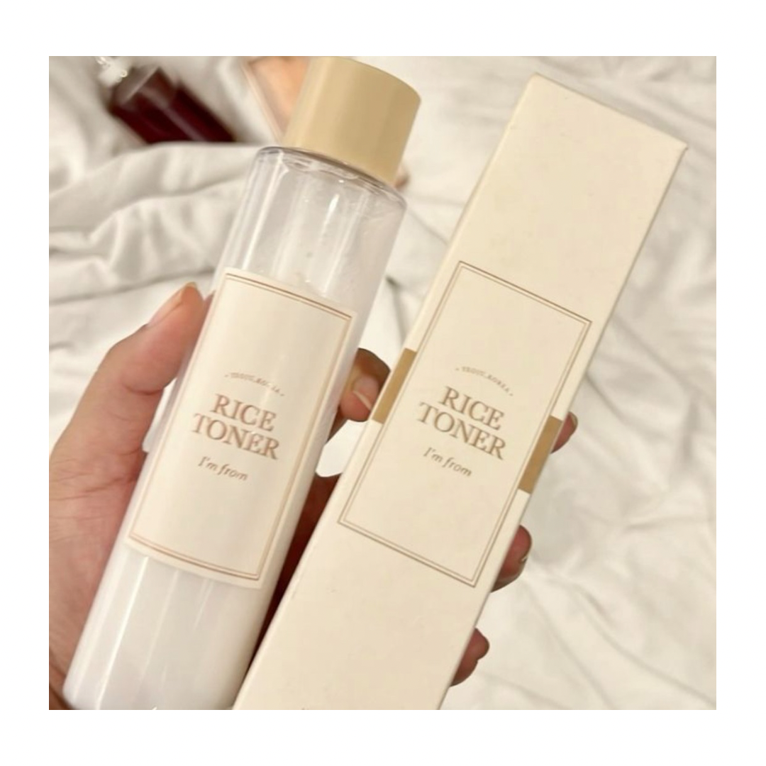 Rice toner™ Révèle l’éclat naturel de votre peau et atténue les taches.